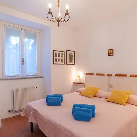 Apartment With Shared Pool And Parking! View *